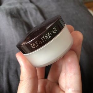 Laura Mercier Secret Brightening Powder ✨